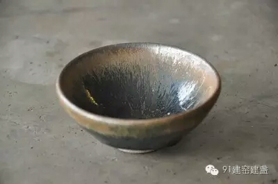 談?wù)勅绾畏直婀糯ūK與現(xiàn)代建盞的特征