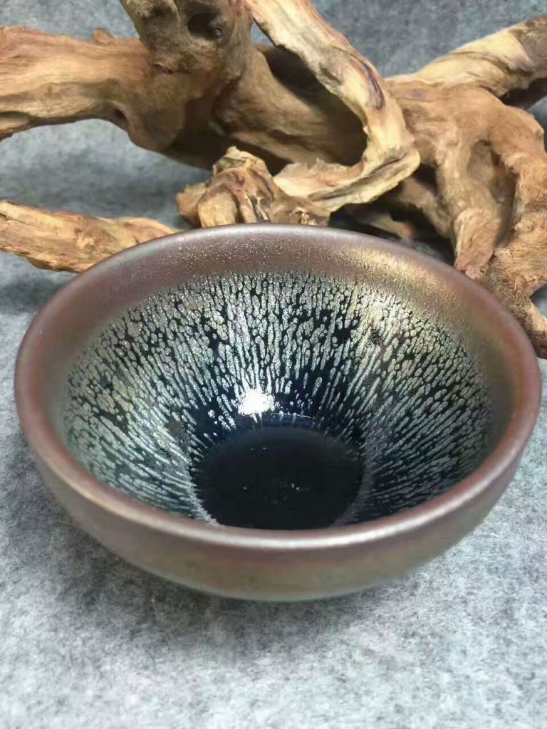 陳國(guó)文銀毫：口9高5 銀滴中帶彩