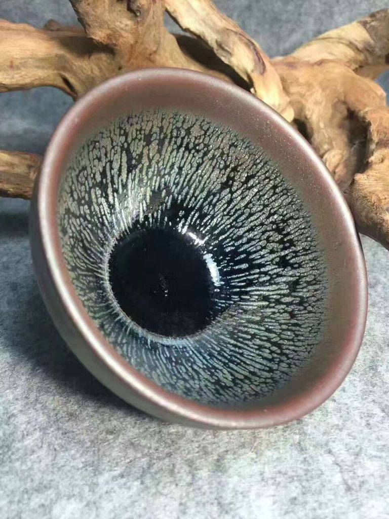 陳國(guó)文銀毫：口9高5 銀滴中帶彩