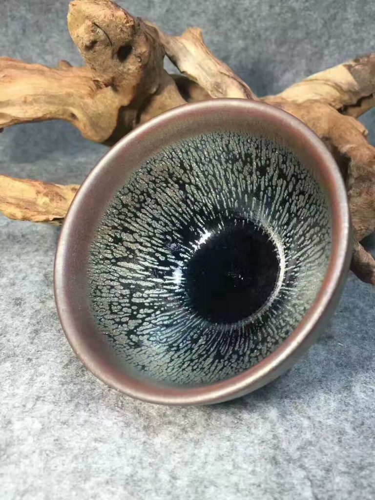 陳國(guó)文銀毫：口9高5 銀滴中帶彩