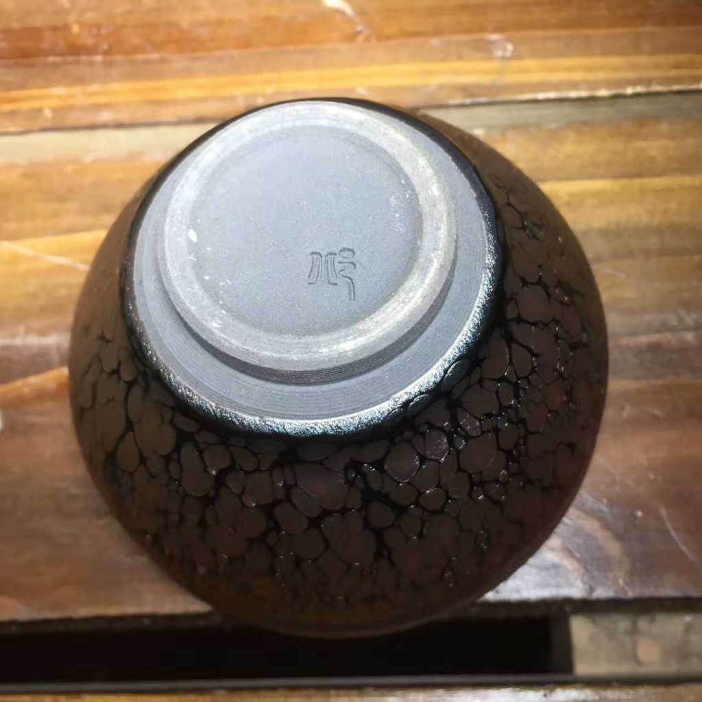 邱華忠 釉色古樸典雅 層次分明 口徑9高5.5 斑紋分布均勻 品相美！