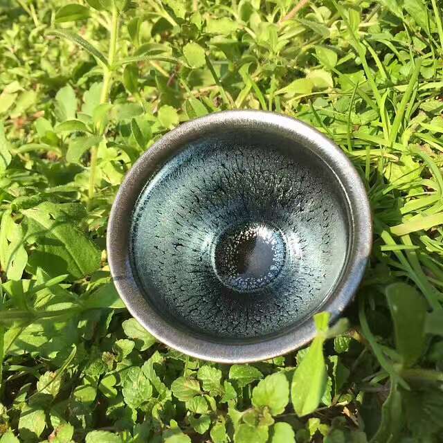 陳惠敏情愫永恒紅藍對杯 口徑7.8高5  紅，熱情似火；藍，沉靜如水；情系紅藍，日月經(jīng)天，恒古不變