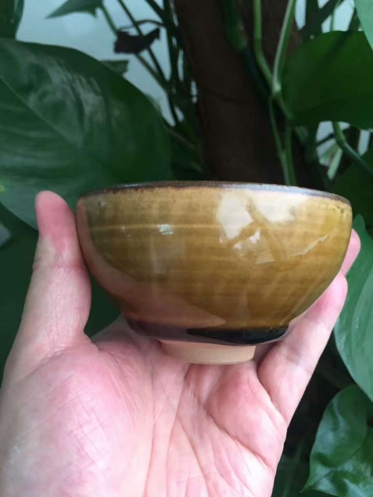 趙熊9.1公分斂口玉葉盞，釉色美，葉子優(yōu)雅。