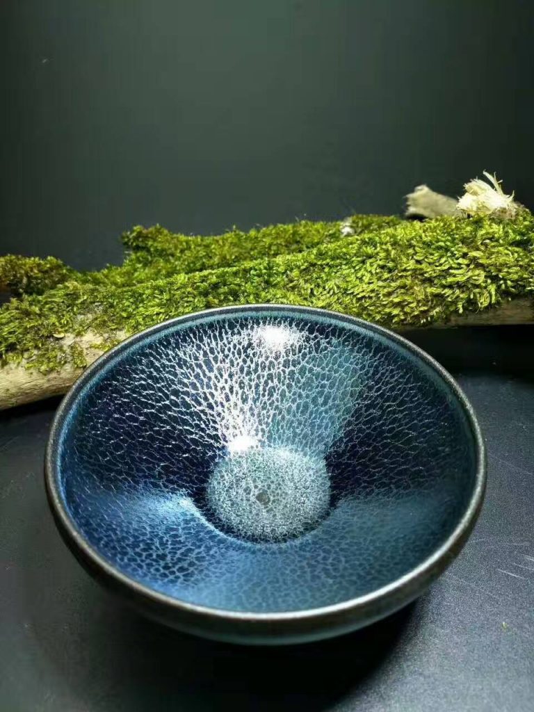 翁書杰藍麒麟燈盞：口9高4.2，紋路清晰，晶體透亮。