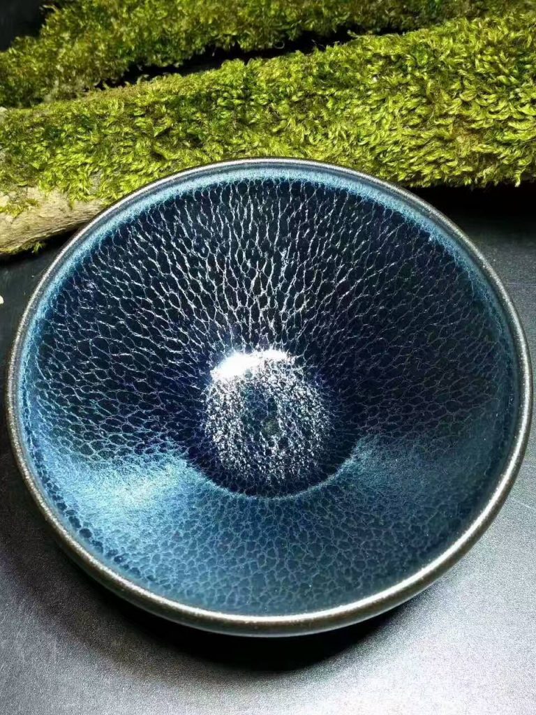 翁書杰藍麒麟燈盞：口9高4.2，紋路清晰，晶體透亮。