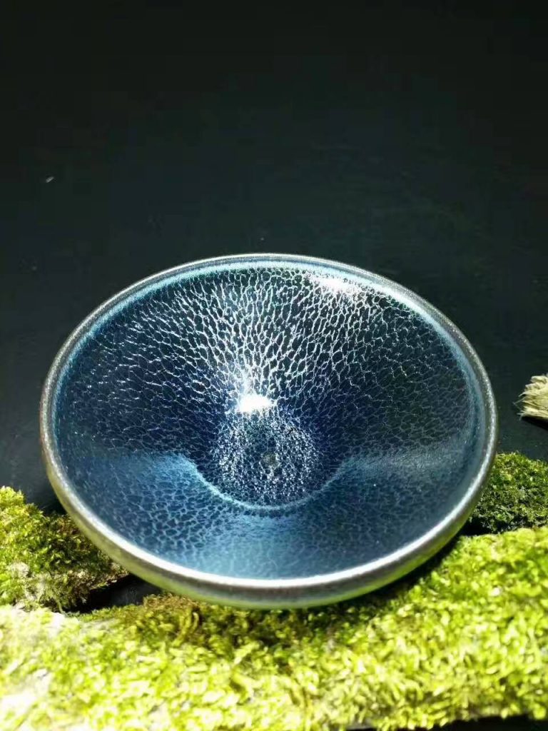 翁書杰藍麒麟燈盞：口9高4.2，紋路清晰，晶體透亮。