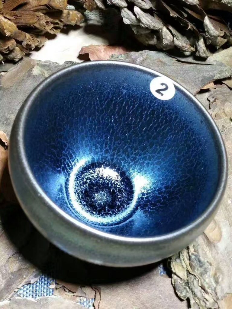 翁書杰藍(lán)麒麟鵝蛋杯：7*5.5，深邃幽藍(lán)。