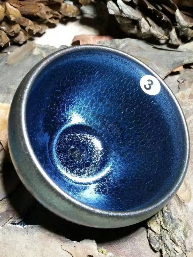 翁書杰藍(lán)麒麟鵝蛋杯：7*5.5，深邃幽藍(lán)。