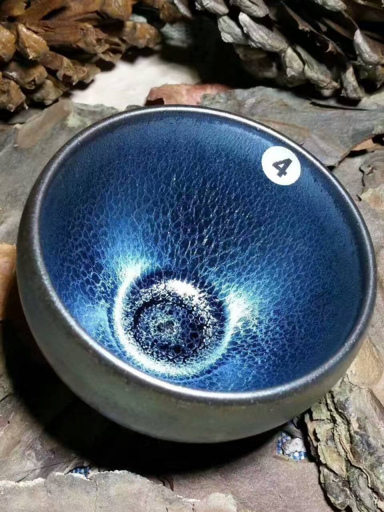 翁書杰藍(lán)麒麟鵝蛋杯：7*5.5，深邃幽藍(lán)。