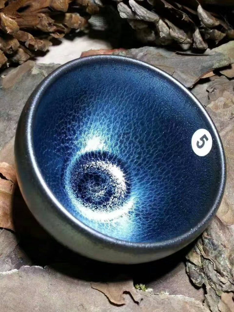 翁書杰藍(lán)麒麟鵝蛋杯：7*5.5，深邃幽藍(lán)。