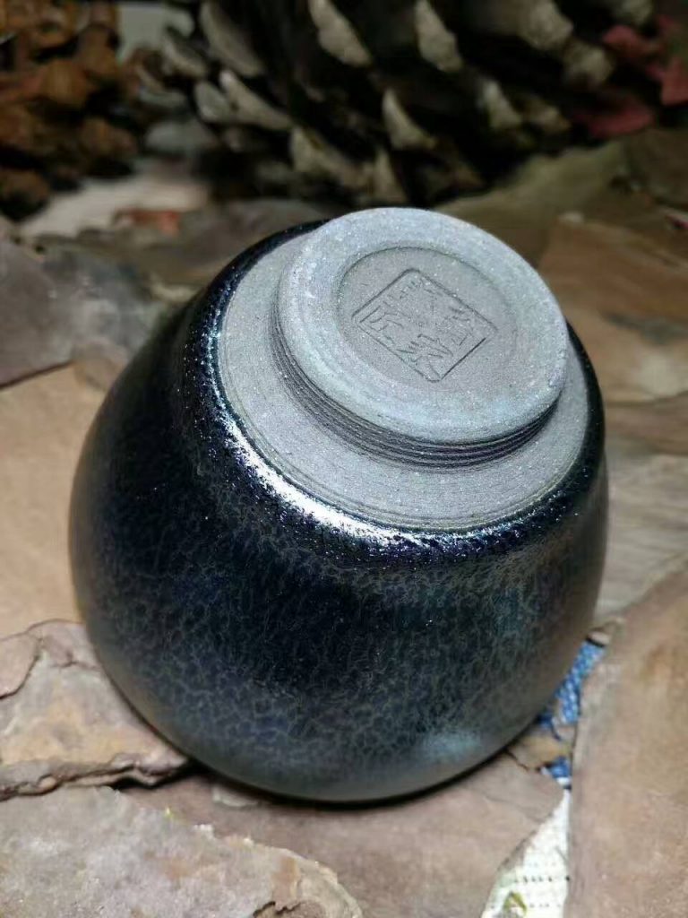 翁書杰藍(lán)麒麟鵝蛋杯：7*5.5，深邃幽藍(lán)。