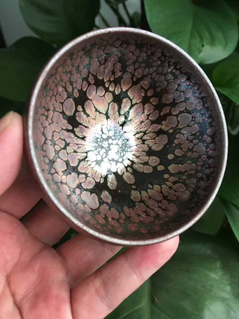 饒飛雄斂口紫金油滴盞，口徑8.8公分高4.5公分，純手工，品相如圖，色澤優(yōu)雅。