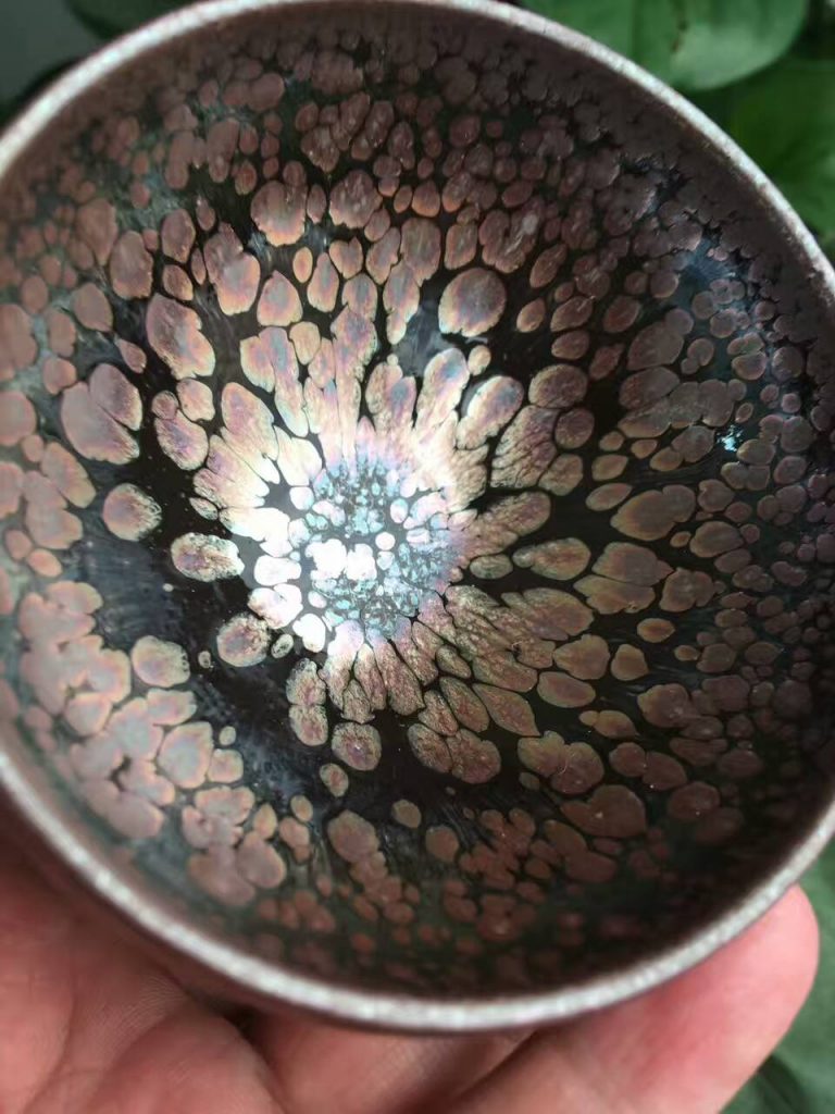 饒飛雄斂口紫金油滴盞，口徑8.8公分高4.5公分，純手工，品相如圖，色澤優(yōu)雅。