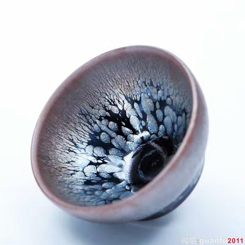 闕梅嬌老師8.7公分?jǐn)靠谒{(lán)油滴盞，純手工，器型古樸，斑紋質(zhì)感極強(qiáng)