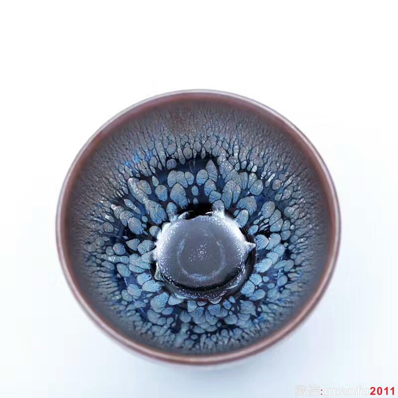 闕梅嬌老師8.7公分?jǐn)靠谒{(lán)油滴盞，純手工，器型古樸，斑紋質(zhì)感極強(qiáng)