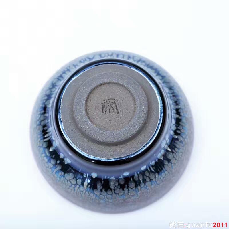 闕梅嬌老師8.7公分?jǐn)靠谒{(lán)油滴盞，純手工，器型古樸，斑紋質(zhì)感極強(qiáng)