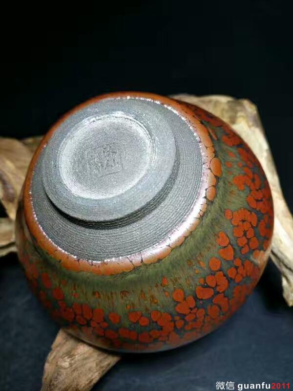 沐仙生“夜華”：口8.5高5，晶體飽滿。