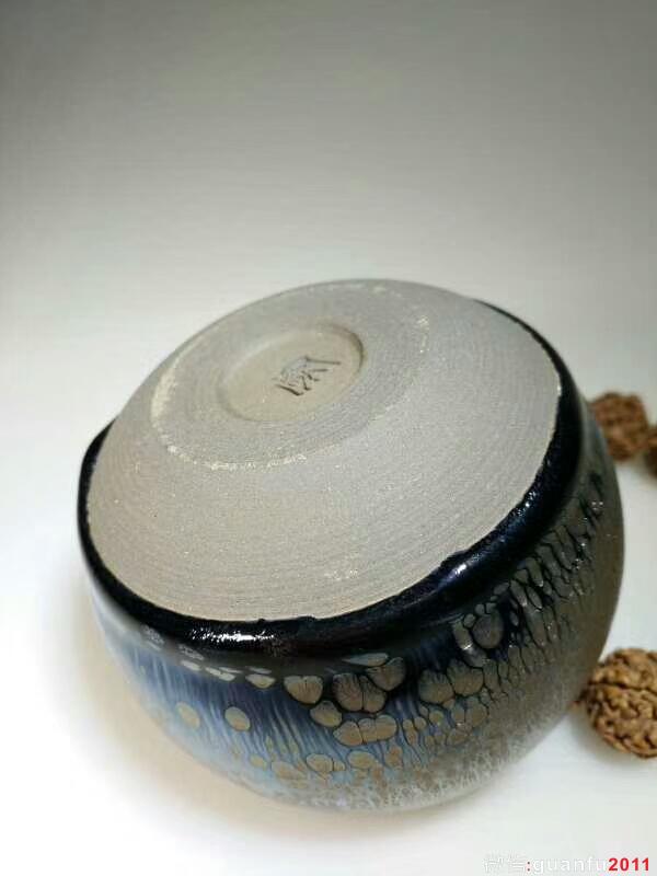 闕梅嬌“般若”：口7高6，純手制。