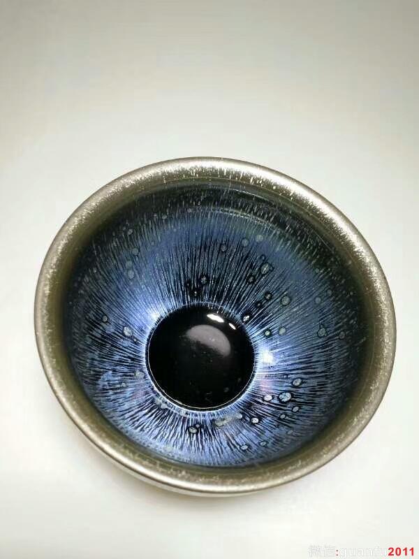 陳慧敏“羽鱗”：口8.5高5.5，清透藍(lán)。