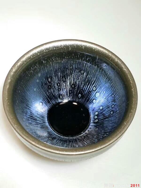 陳慧敏“羽鱗”：口8.5高5.5，清透藍(lán)。