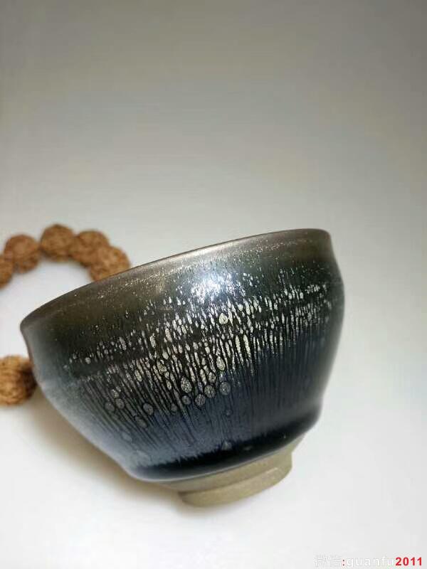 陳慧敏“羽鱗”：口8.5高5.5，清透藍(lán)。