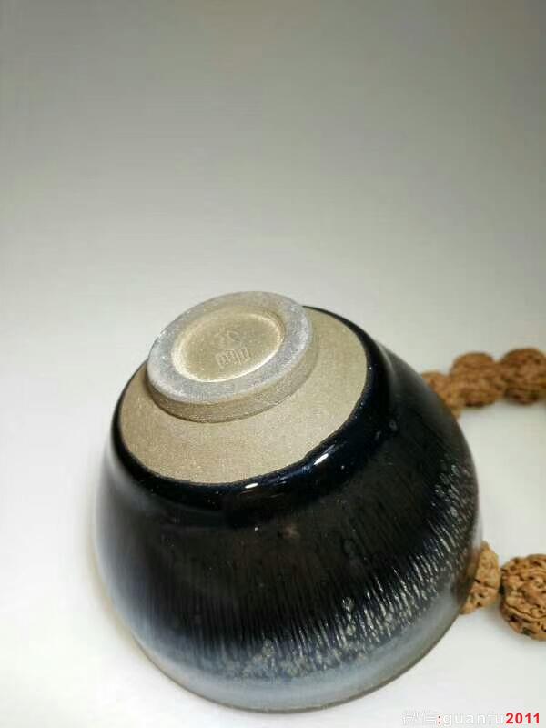 陳慧敏“羽鱗”：口8.5高5.5，清透藍(lán)。