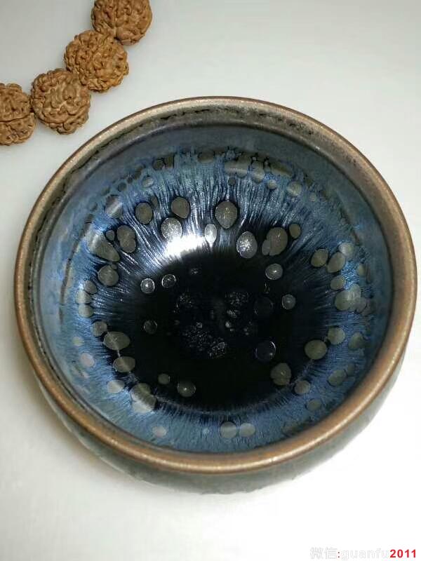 徐國(guó)清油滴盞：口8.3高5.2，天然礦釉，色澤溫潤(rùn)。