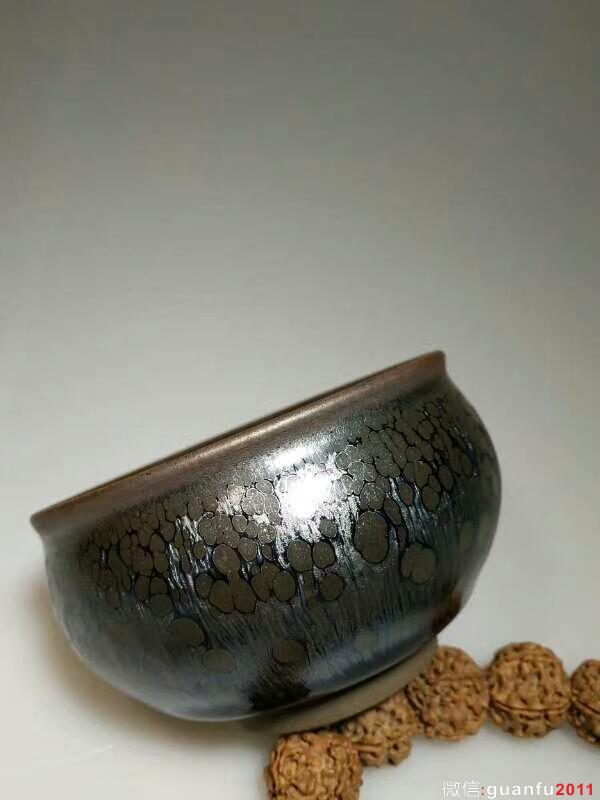 徐國(guó)清油滴盞：口8.3高5.2，天然礦釉，色澤溫潤(rùn)。