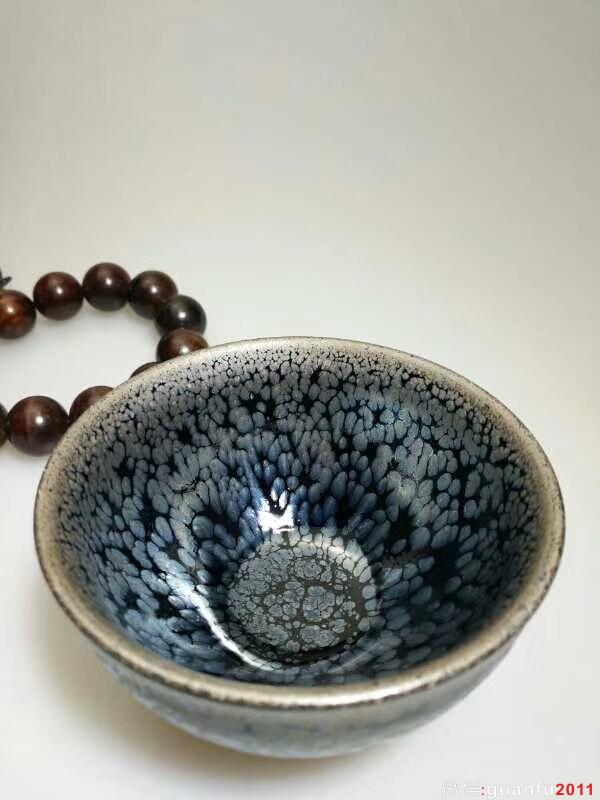 蔡炳盛束口油滴盞：8.8*5.2，油滴飽滿。