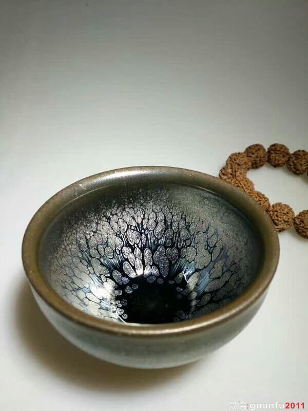 陳慧敏“羽鱗”：口8.7高5.6，油滴飽滿。