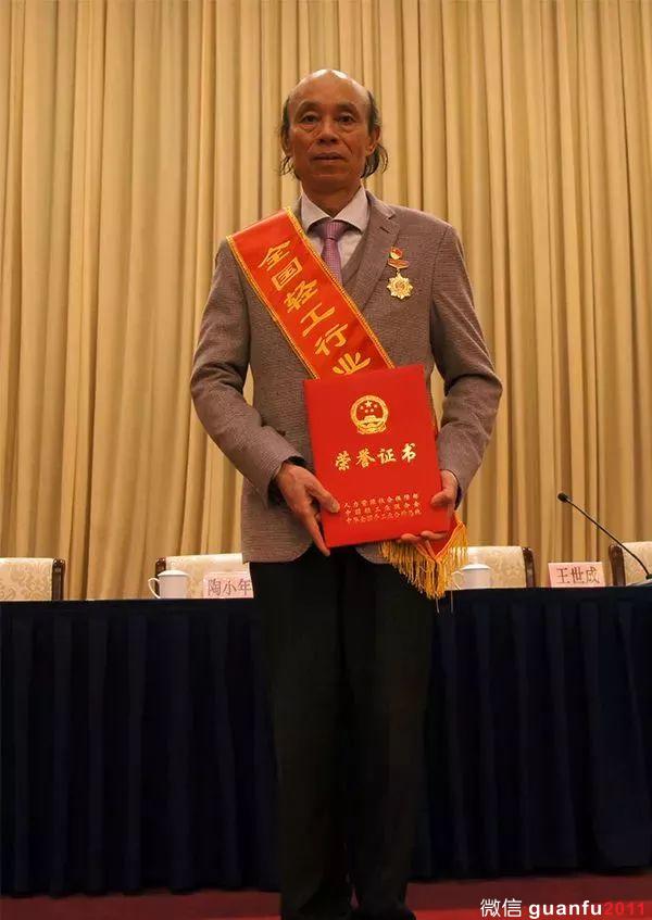 建盞大師黃美金獲評全國非物質(zhì)文化遺產(chǎn)保護(hù)先進(jìn)個人