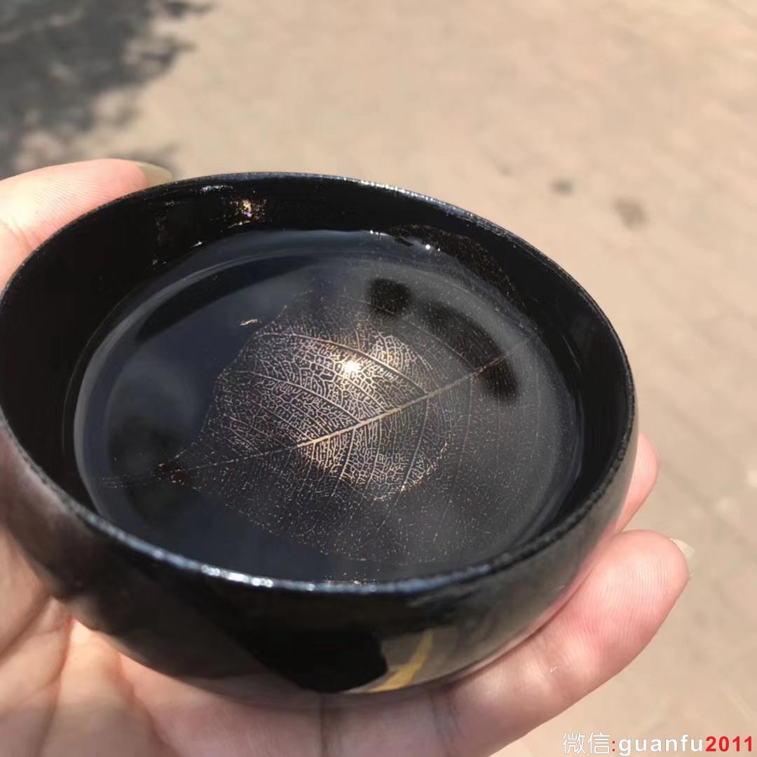 張中欽老師作品:一葉菩提、黑釉金木葉 禪定