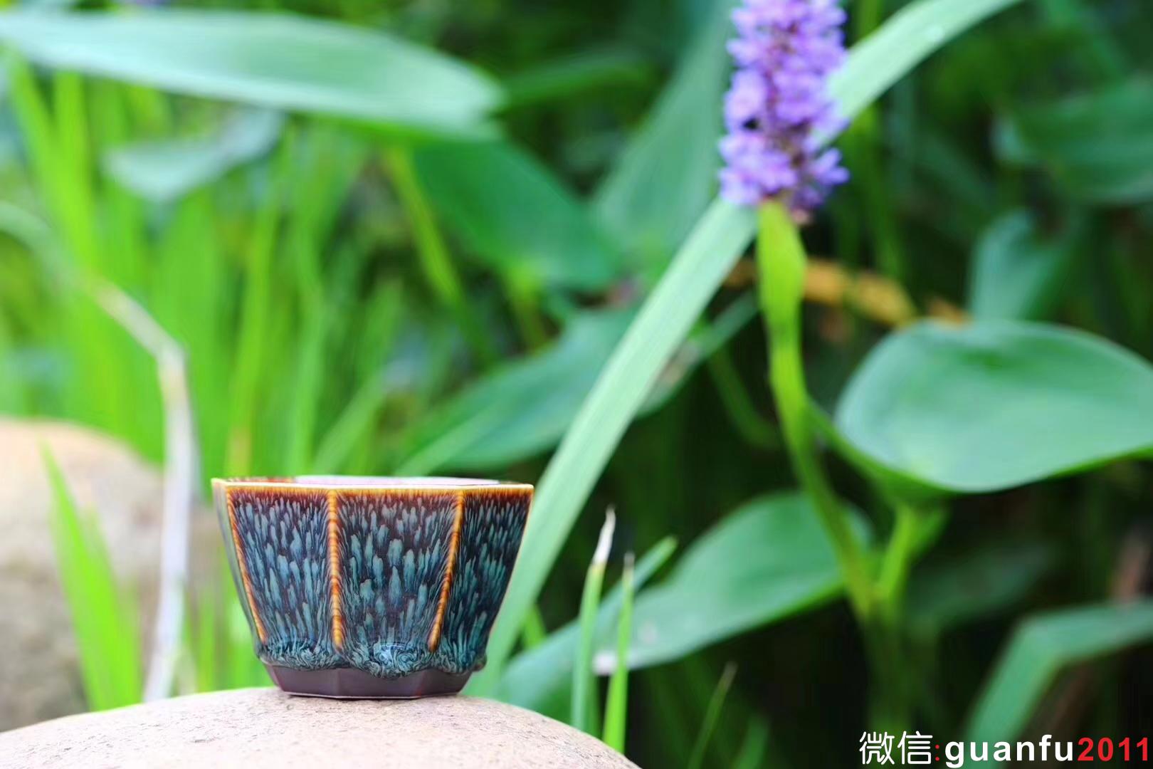 【作者】：范澤鋒 【品名】：漢風(fēng)八韻 【尺寸】：口徑8.5 高5.3 【作用】：軟化水質(zhì) 【材質(zhì)】：天然胎土和釉礦石的完美結(jié)合