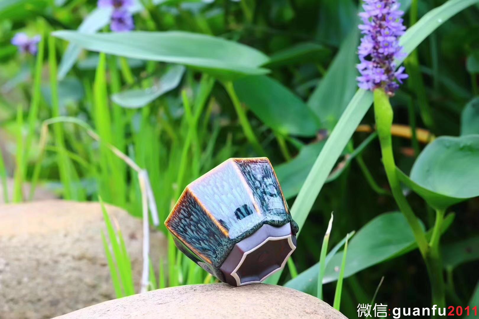 【作者】：范澤鋒 【品名】：漢風(fēng)八韻 【尺寸】：口徑8.5 高5.3 【作用】：軟化水質(zhì) 【材質(zhì)】：天然胎土和釉礦石的完美結(jié)合