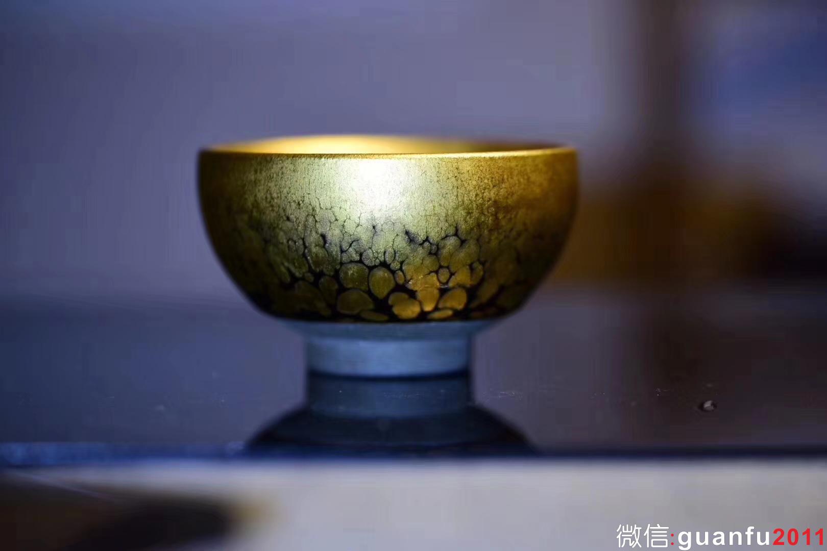 范澤鋒研究員級高級工藝美術(shù)大師  特級精品金油滴/鐵胎 柿圓型口徑:8.8公分高5公分 售價(jià)55000
