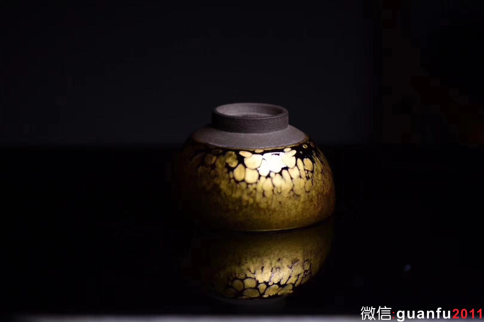 范澤鋒研究員級高級工藝美術(shù)大師  特級精品金油滴/鐵胎 柿圓型口徑:8.8公分高5公分 售價(jià)55000