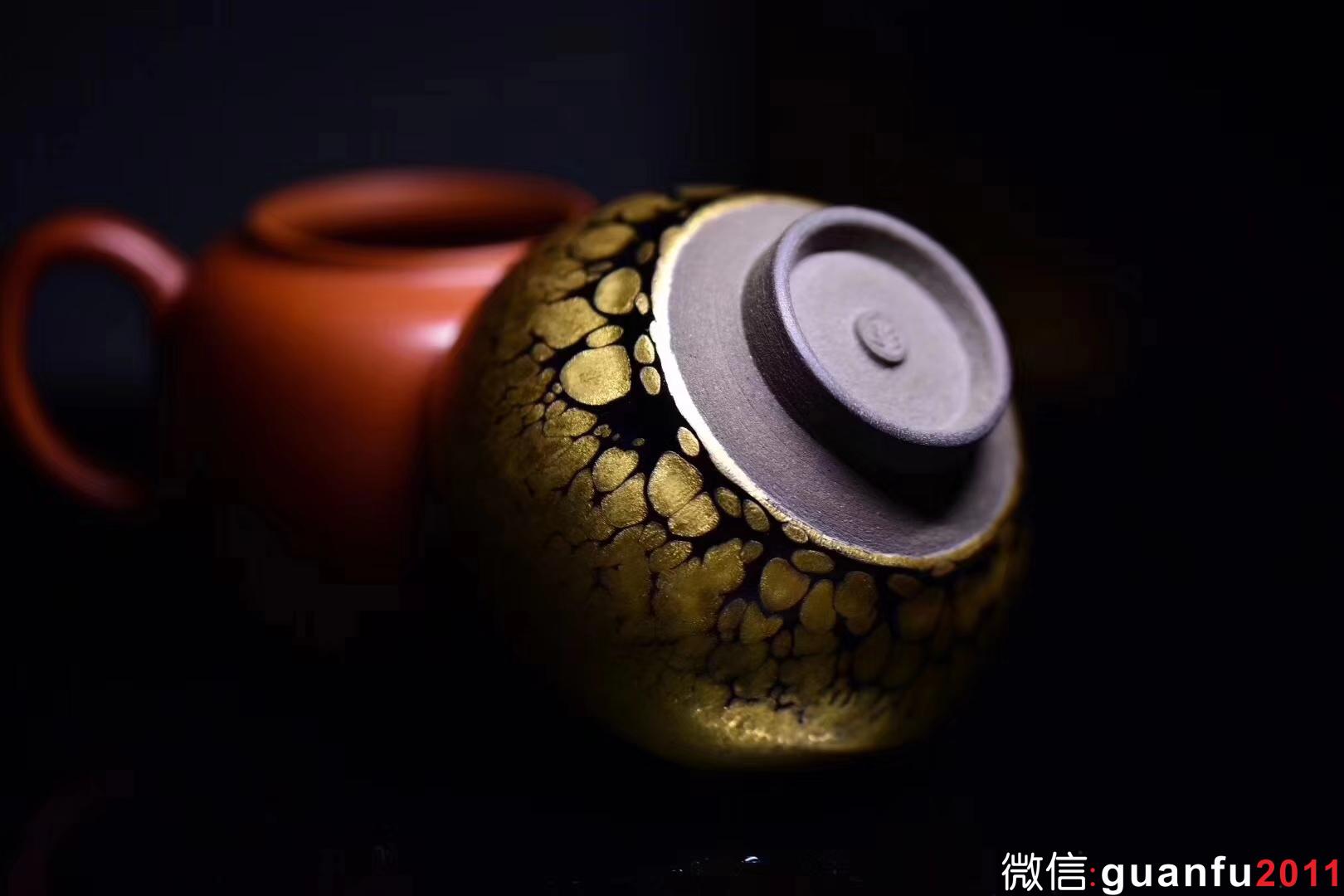 范澤鋒研究員級高級工藝美術(shù)大師  特級精品金油滴/鐵胎 柿圓型口徑:8.8公分高5公分 售價(jià)55000