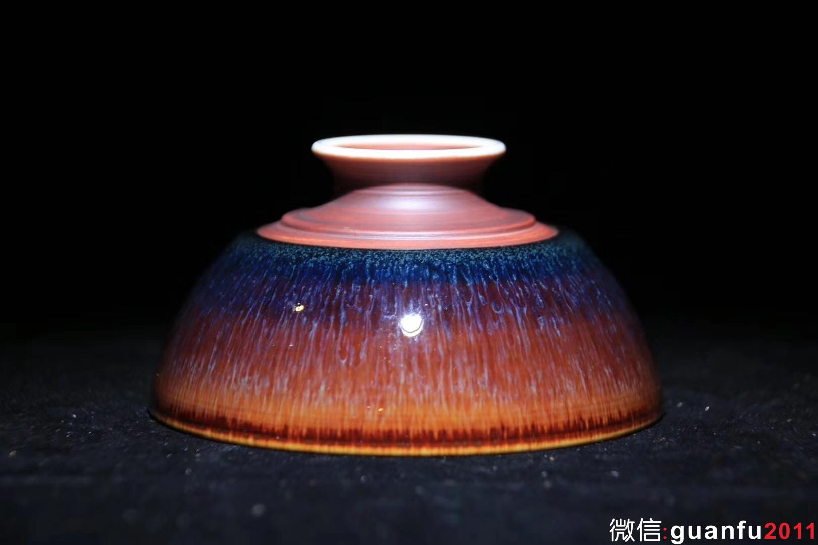 【作者】范澤鋒 【品名】海水釉兔毫 【規(guī)格】9 x 4.7 cm 【制作】落款配證書 【品相】全品無暇 【材質(zhì)】天然礦釉