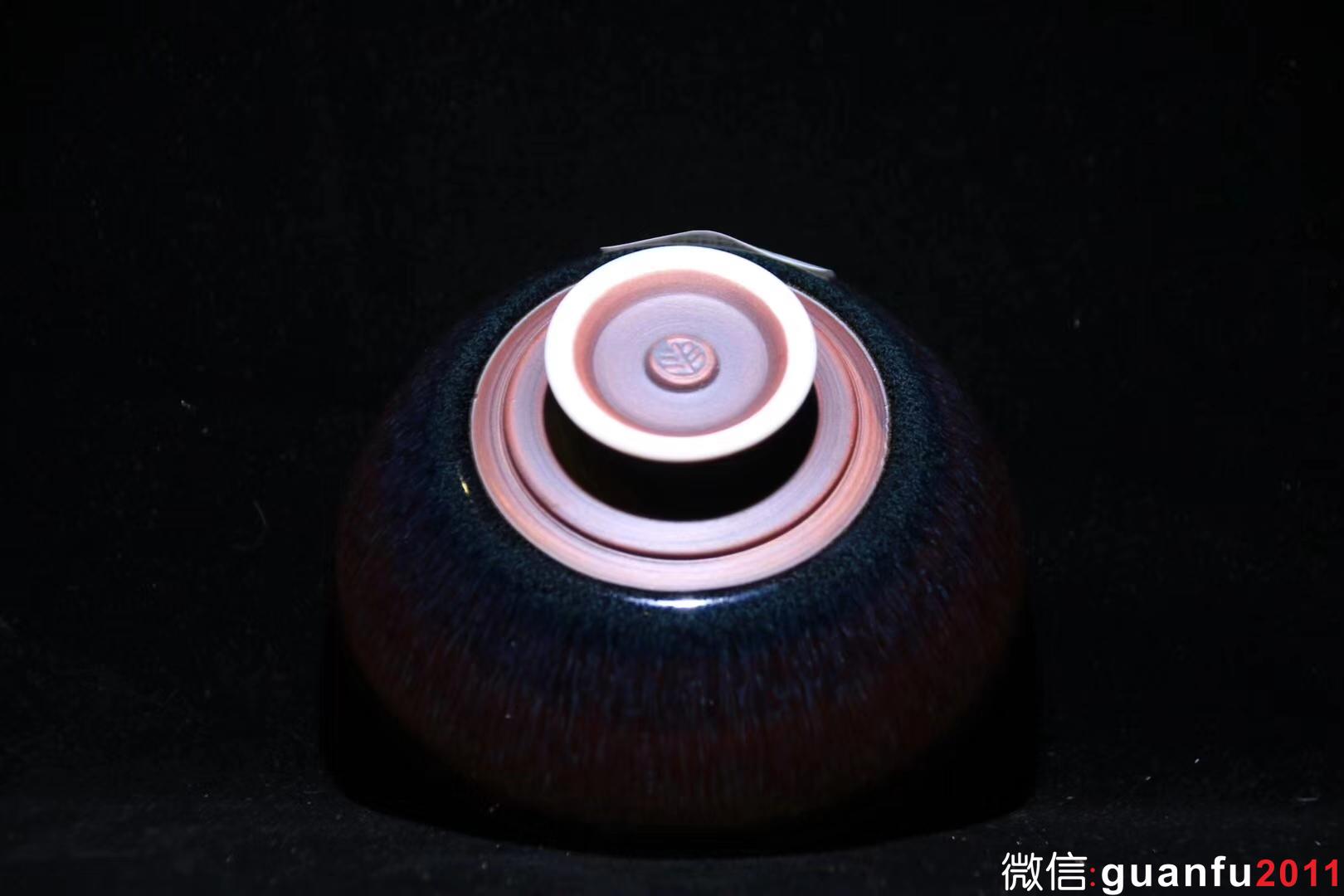 【作者】范澤鋒 【品名】海水釉兔毫 【規(guī)格】9 x 4.7 cm 【制作】落款配證書 【品相】全品無暇 【材質(zhì)】天然礦釉