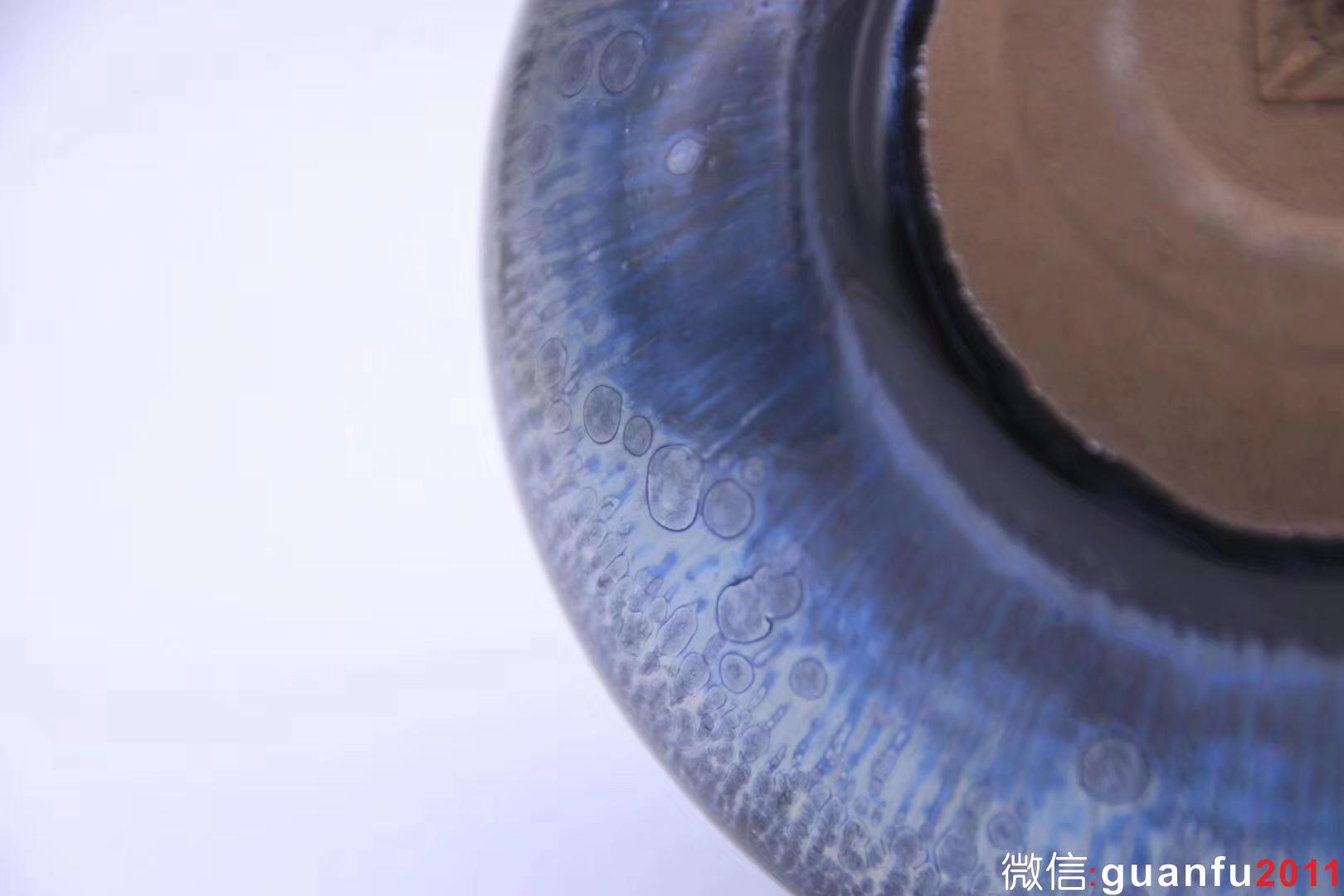 【作者】吳立主老師 作品 【品名】曜變油滴 【規(guī)格】8.5 x 4.3 cm 【品相】全品無(wú)暇 【材質(zhì)】鐵胎，天然礦釉 【產(chǎn)地】建陽(yáng)·水吉