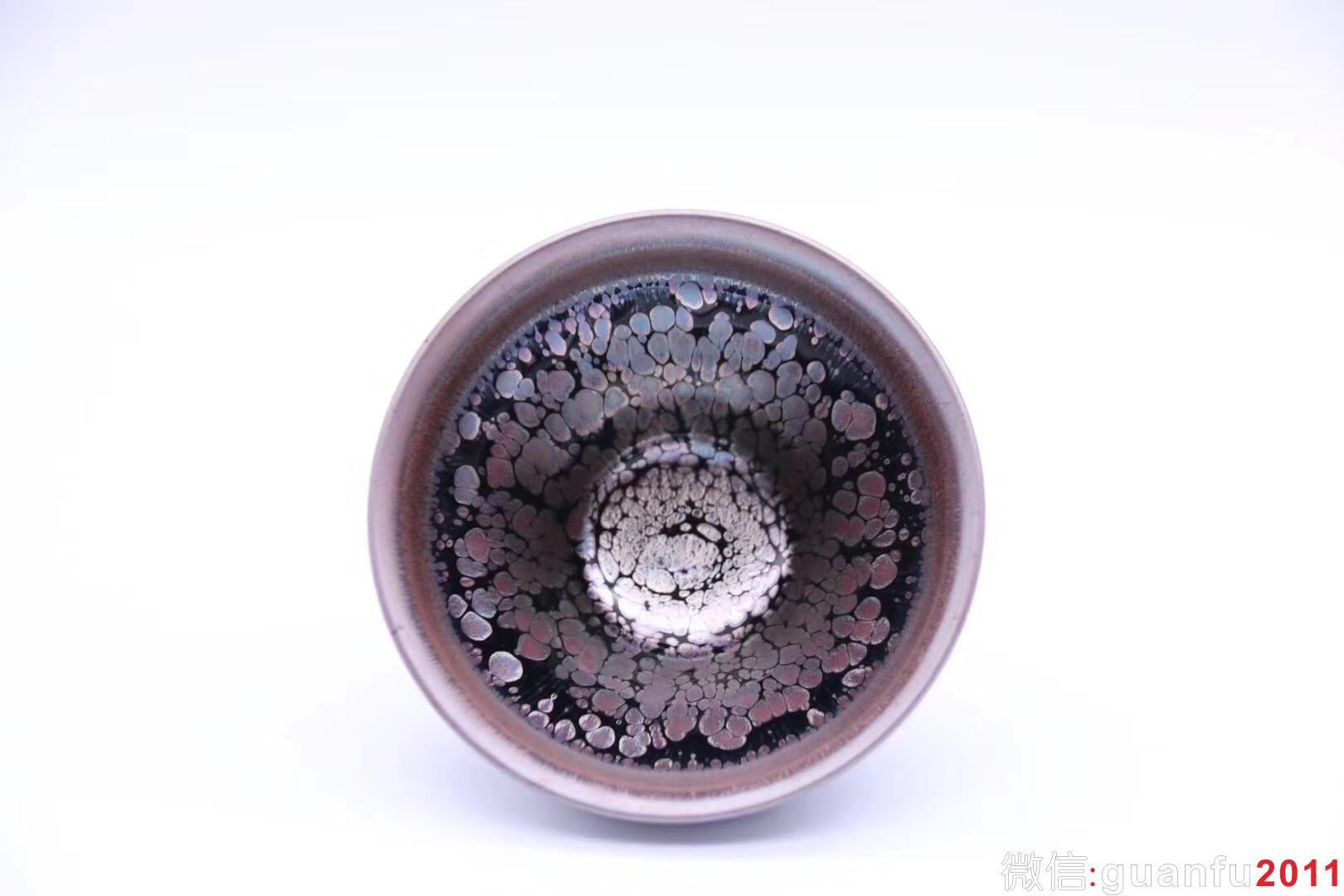 【作者】李遠興老師 作品 【品名】紫霞 玉蘭杯 【規(guī)格】8.7 x 5.3 cm 【制作】落款配證書 【品相】全品無暇 【材質(zhì)】鐵胎，天然礦釉 【產(chǎn)地】建陽·水吉