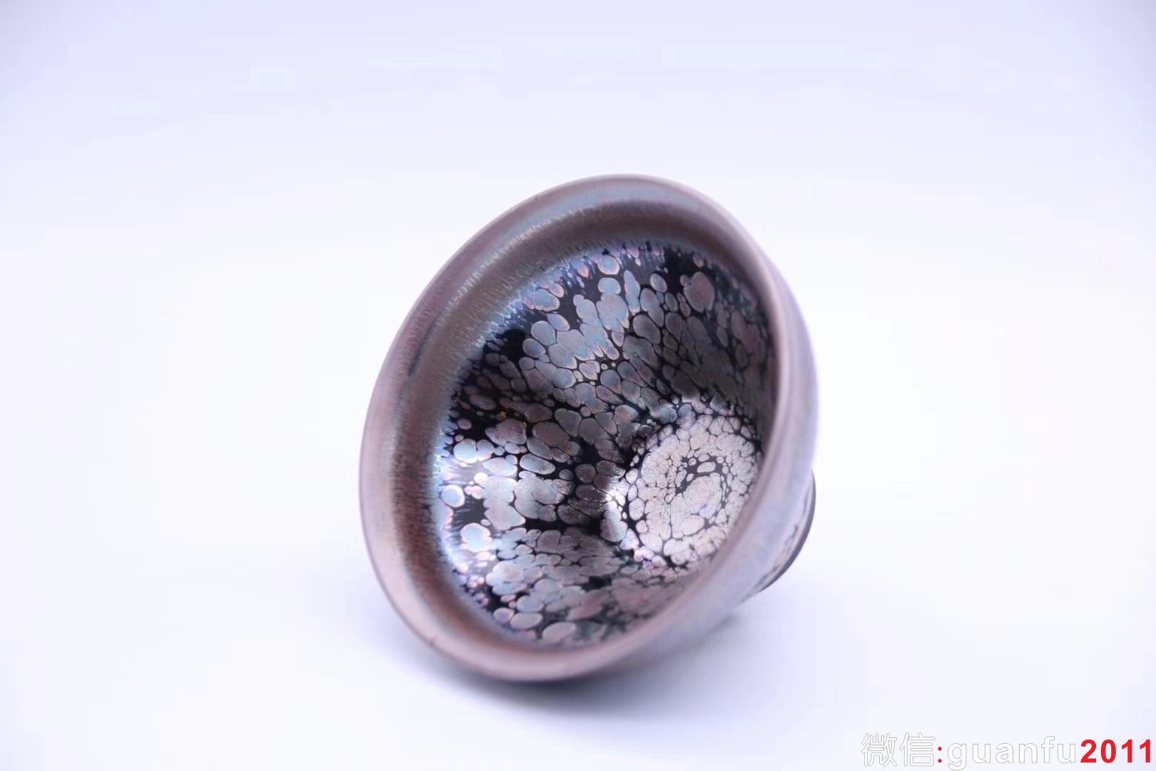 【作者】李遠興老師 作品 【品名】紫霞 玉蘭杯 【規(guī)格】8.7 x 5.3 cm 【制作】落款配證書 【品相】全品無暇 【材質(zhì)】鐵胎，天然礦釉 【產(chǎn)地】建陽·水吉