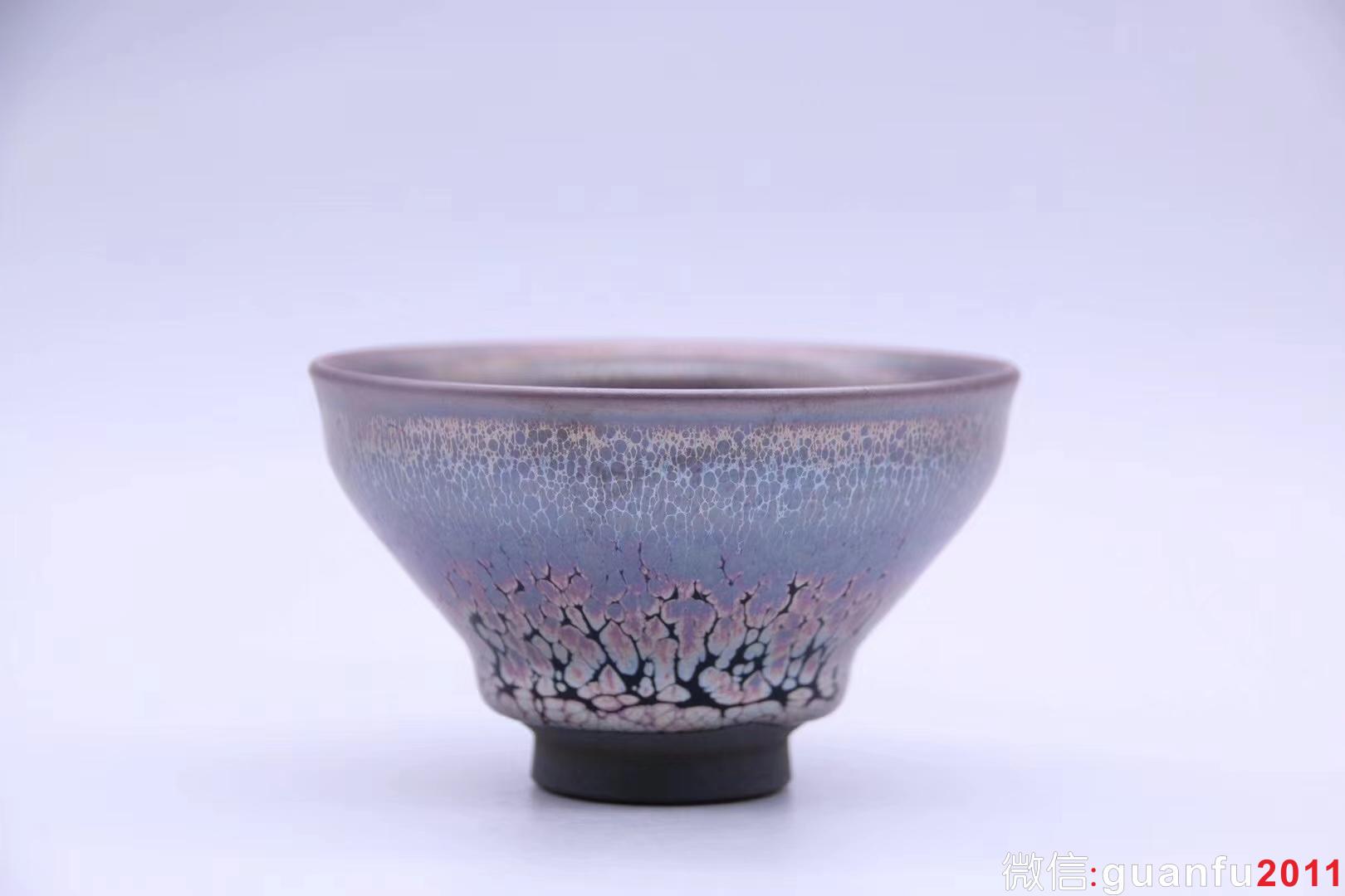 【作者】李遠興老師 作品 【品名】紫霞 玉蘭杯 【規(guī)格】8.7 x 5.3 cm 【制作】落款配證書 【品相】全品無暇 【材質(zhì)】鐵胎，天然礦釉 【產(chǎn)地】建陽·水吉