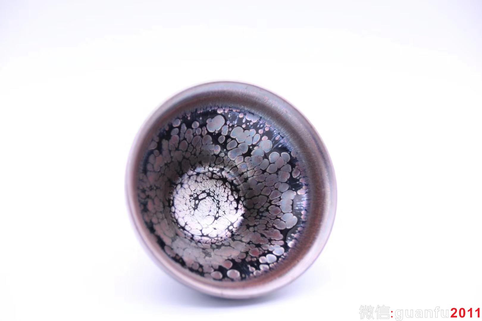 【作者】李遠興老師 作品 【品名】紫霞 玉蘭杯 【規(guī)格】8.7 x 5.3 cm 【制作】落款配證書 【品相】全品無暇 【材質(zhì)】鐵胎，天然礦釉 【產(chǎn)地】建陽·水吉