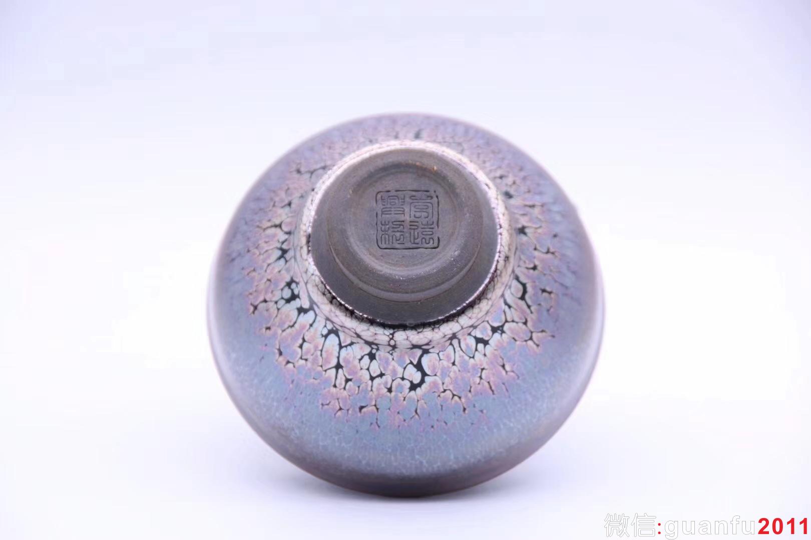 【作者】李遠興老師 作品 【品名】紫霞 玉蘭杯 【規(guī)格】8.7 x 5.3 cm 【制作】落款配證書 【品相】全品無暇 【材質(zhì)】鐵胎，天然礦釉 【產(chǎn)地】建陽·水吉