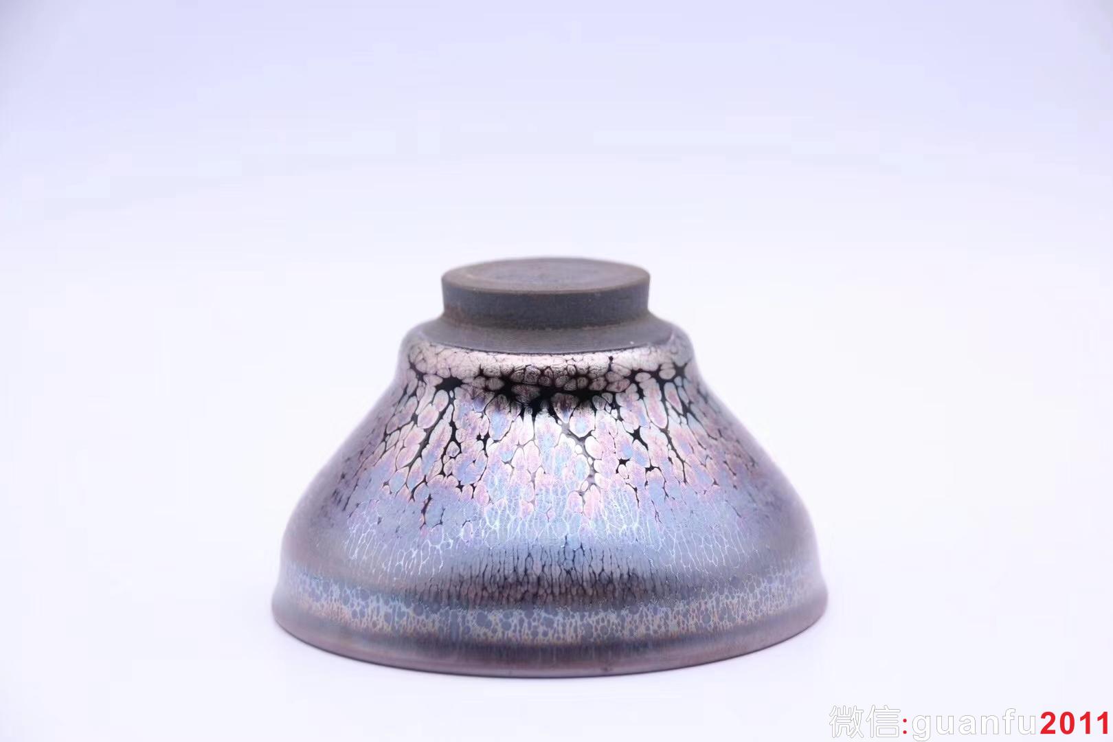 【作者】李遠興老師 作品 【品名】紫霞 玉蘭杯 【規(guī)格】8.7 x 5.3 cm 【制作】落款配證書 【品相】全品無暇 【材質(zhì)】鐵胎，天然礦釉 【產(chǎn)地】建陽·水吉