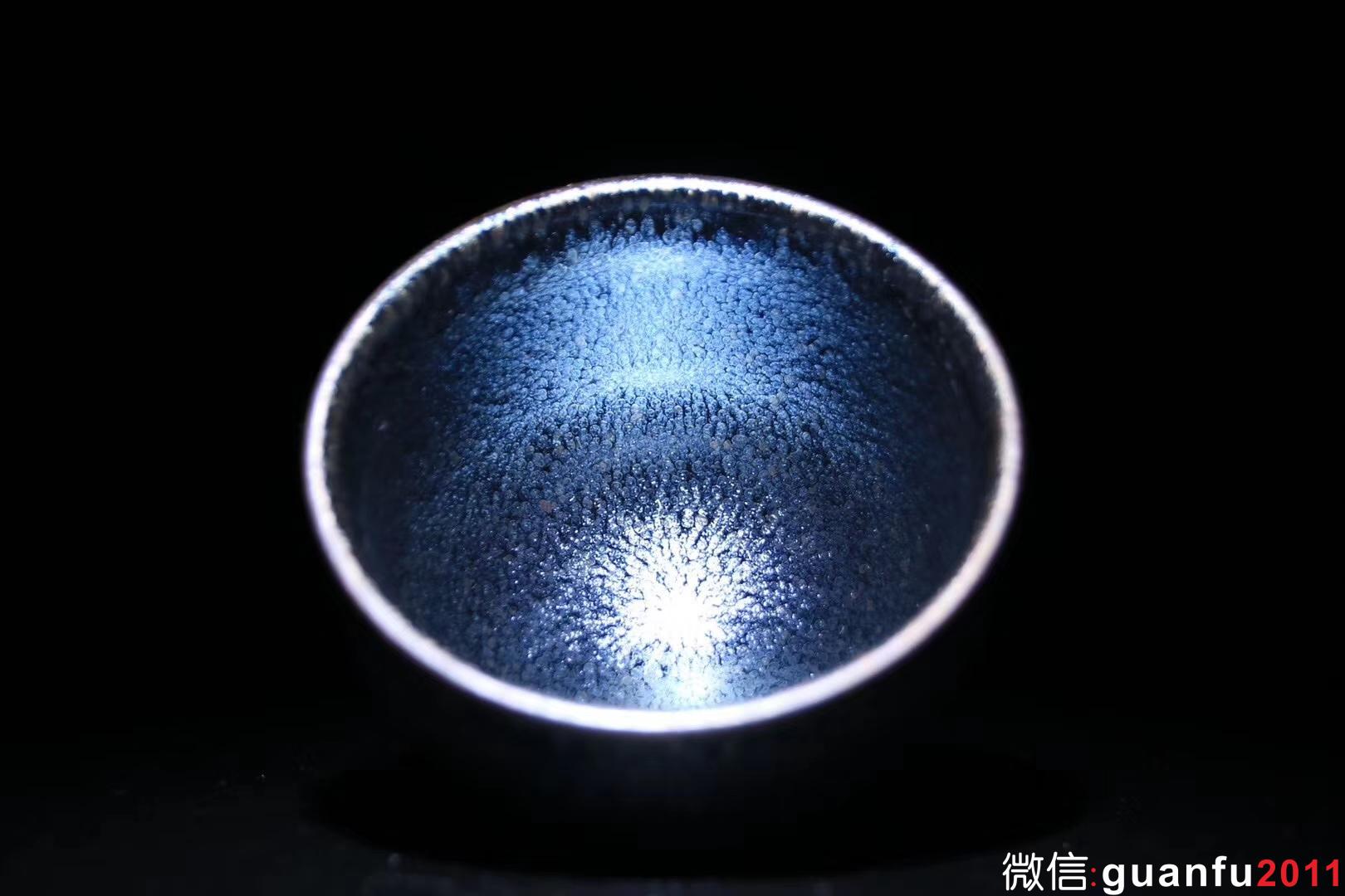 【作者】蘇天培老師 作品 【品名】星光油滴 有心杯 【規(guī)格】7.7 x 5.5 cm 【制作】落款配證書 【品相】全品無暇 【材質(zhì)】鐵胎，天然礦釉 【產(chǎn)地】建陽·水吉 【燒制溫度】1300度