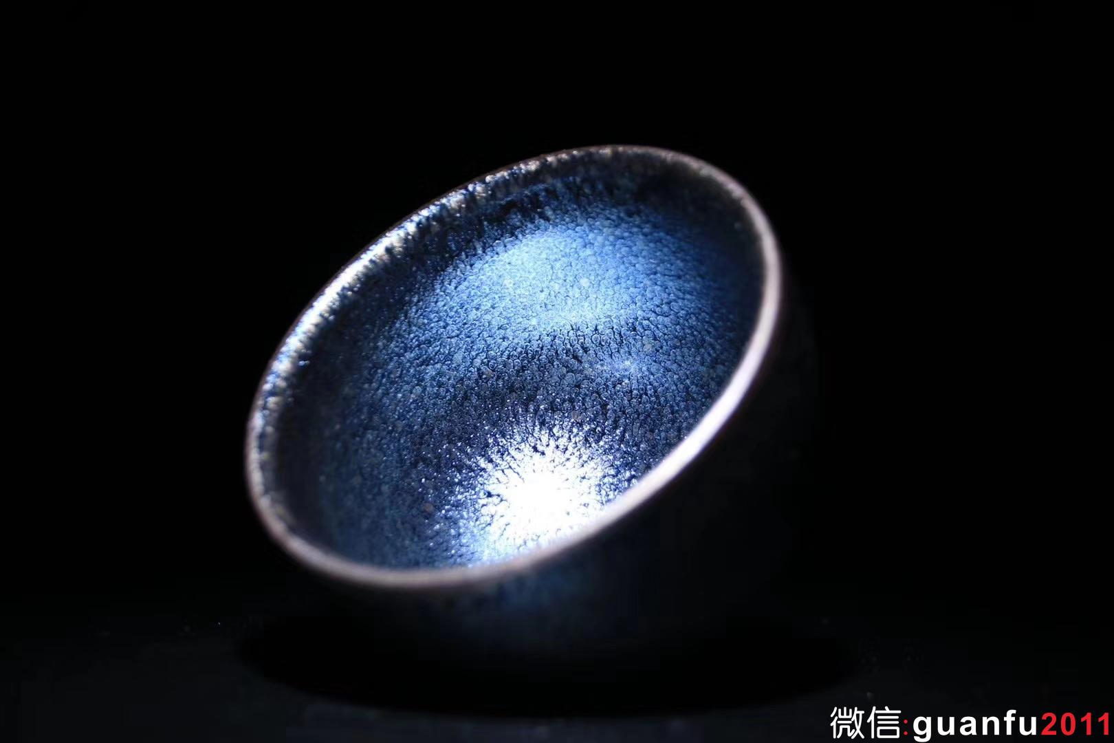 【作者】蘇天培老師 作品 【品名】星光油滴 有心杯 【規(guī)格】7.7 x 5.5 cm 【制作】落款配證書 【品相】全品無暇 【材質(zhì)】鐵胎，天然礦釉 【產(chǎn)地】建陽·水吉 【燒制溫度】1300度