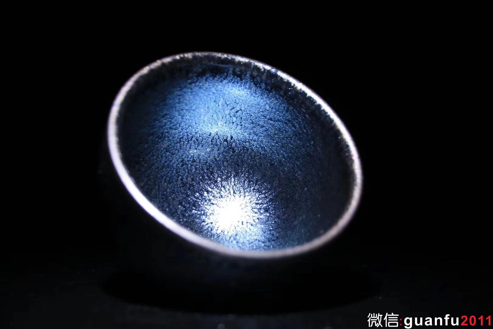 【作者】蘇天培老師 作品 【品名】星光油滴 有心杯 【規(guī)格】7.7 x 5.5 cm 【制作】落款配證書 【品相】全品無暇 【材質(zhì)】鐵胎，天然礦釉 【產(chǎn)地】建陽·水吉 【燒制溫度】1300度