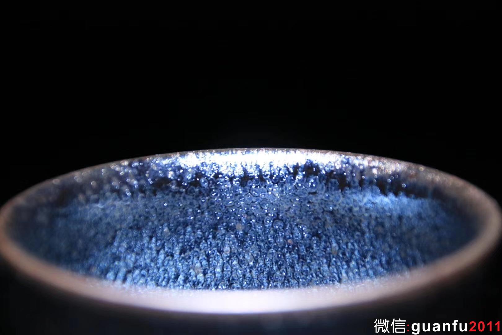 【作者】蘇天培老師 作品 【品名】星光油滴 有心杯 【規(guī)格】7.7 x 5.5 cm 【制作】落款配證書 【品相】全品無暇 【材質(zhì)】鐵胎，天然礦釉 【產(chǎn)地】建陽·水吉 【燒制溫度】1300度